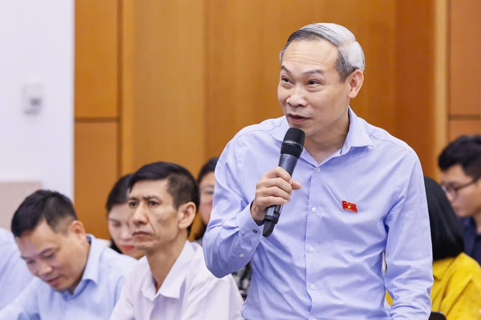 Ständiges Mitglied des Wirtschaftsausschusses der Nationalversammlung, Phan Duc Hieu, informierte auf der Pressekonferenz