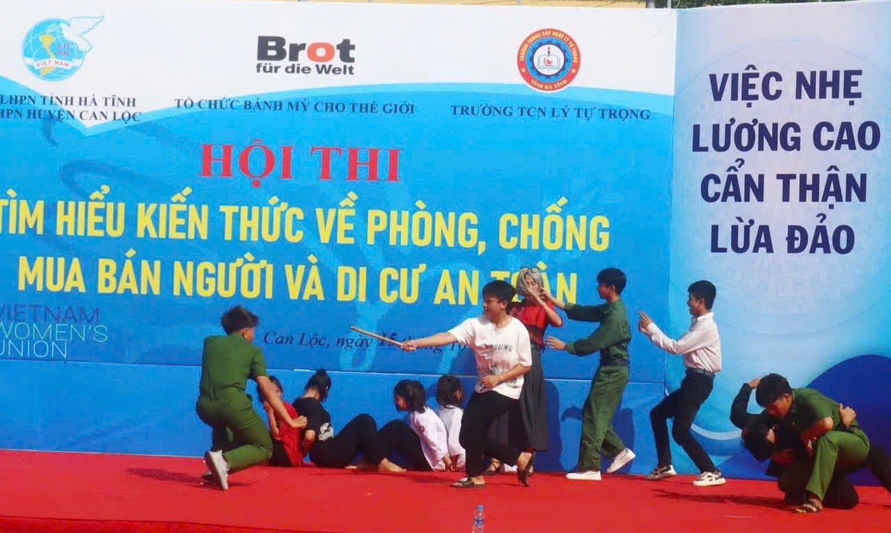 Hà Tĩnh: Hơn 500 học sinh thi tìm hiểu các kiến thức về phòng chống mua bán người và di cư an toàn - Ảnh 2.