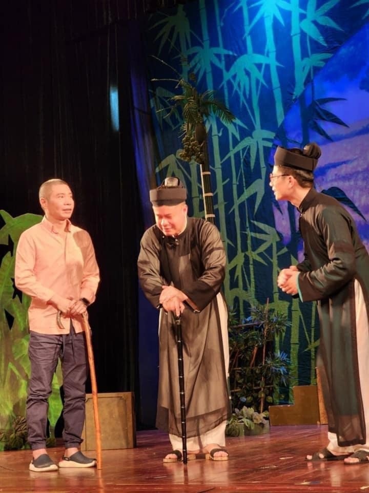ศิลปินแห่งชาติ Cong Ly กลับมาบนเวทีละครอีกครั้งหลังจากการรักษาตัวช่วงหนึ่ง - 1