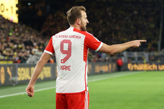 Kane celebrates his second goal in the Dortmund - Bayern match in round 10 of the Bundesliga on the evening of November 4, at Signal Iduna Park. Photo: FCB