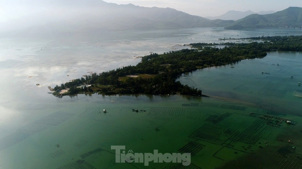 'Tuyệt tình cốc' huyền ảo trên vịnh Lăng Cô ảnh 2