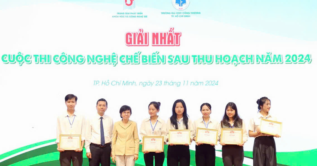 Duy Tan students won first prize in processing technology competition