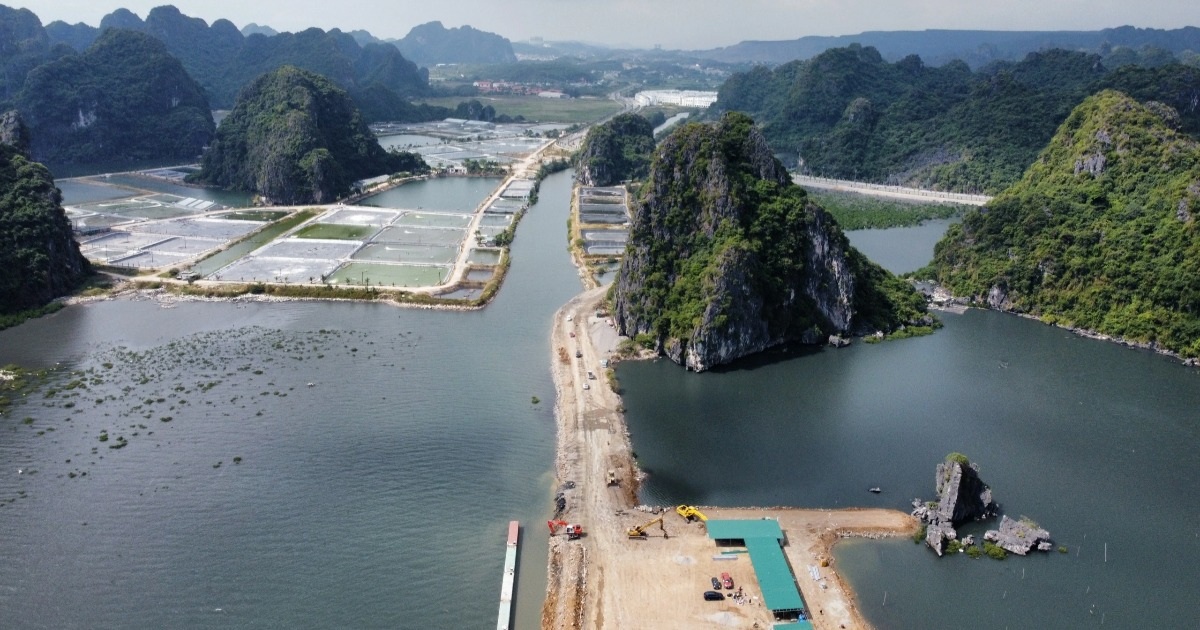 Demande d'arrêt temporaire de la construction d'un projet d'empiètement sur la mer qui risque d'affecter la baie d'Ha Long