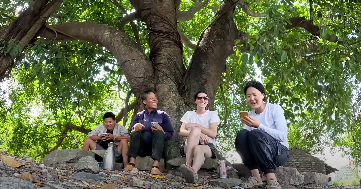 Après un accident à Ninh Binh, des touristes coréens s'étouffent devant les actions des habitants locaux