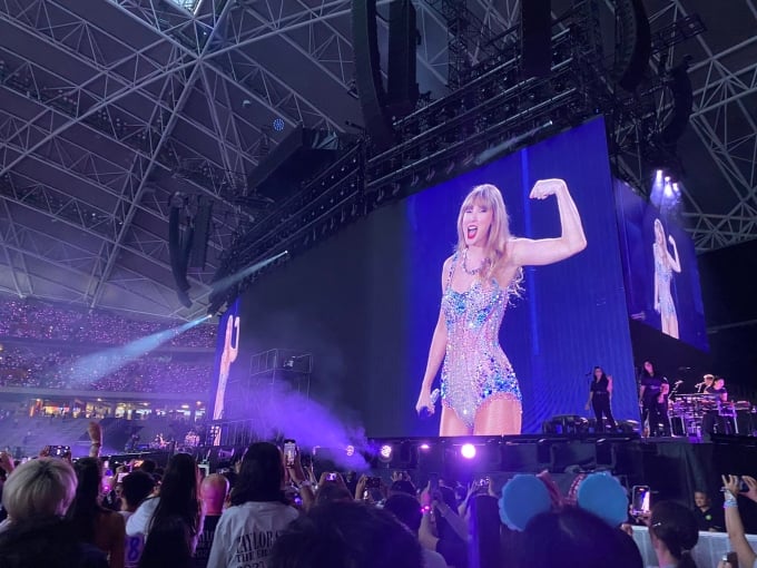 Taylor Swift ក្នុងកម្មវិធី Eras Tour នៅថ្ងៃទី 2 ខែមីនា។ រូបថត៖ Panda Doa