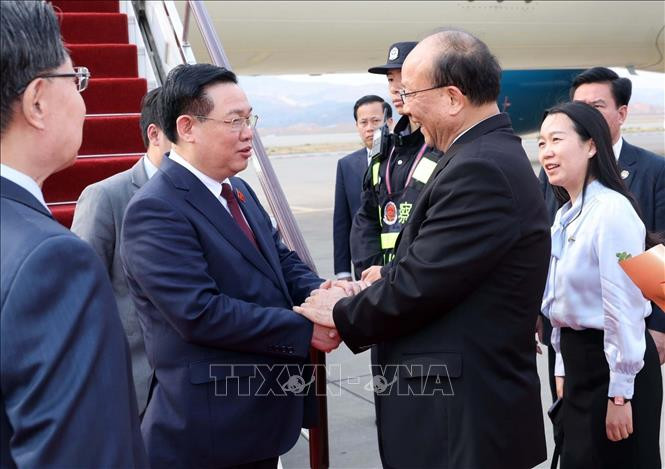 Visite du président de l'Assemblée nationale, Vuong Dinh Hue, dans la province du Yunnan, en Chine