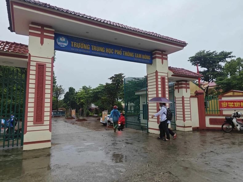 Die Überschwemmungen des Thao-Flusses überschreiten das historische Niveau, steigende Wasserstände des Roten Flusses wirken sich auf einige Gebiete in Hanoi aus, Foto 34