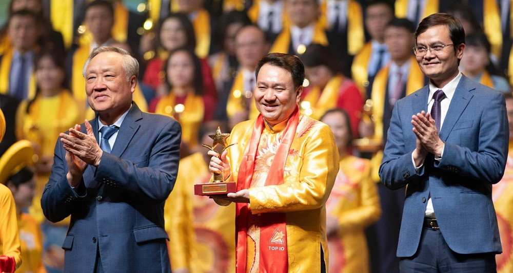 PNJ a été honoré dans le Top 10 des Golden Stars du Vietnam