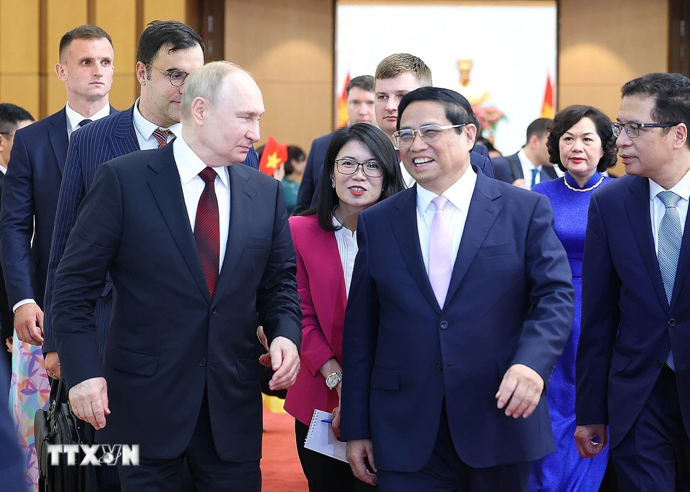 El primer ministro Pham Minh Chinh se reunió con el presidente de la Federación de Rusia, Vladimir Putin. Foto: Duong Giang/VNA