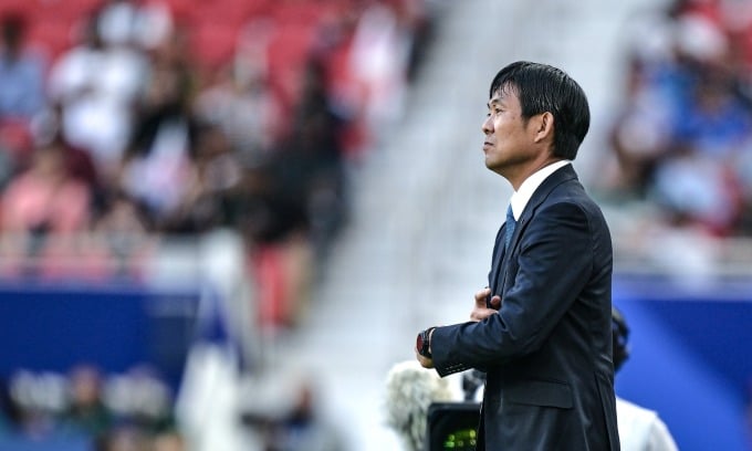 Trainer Hajime Moriyasu leitet den 4:2-Sieg Japans gegen Vietnam im Eröffnungsspiel der Gruppe D des Asien-Pokals 2023 im Al-Thumama-Stadion in Doha, Katar, am 14. Januar. Foto: AFC