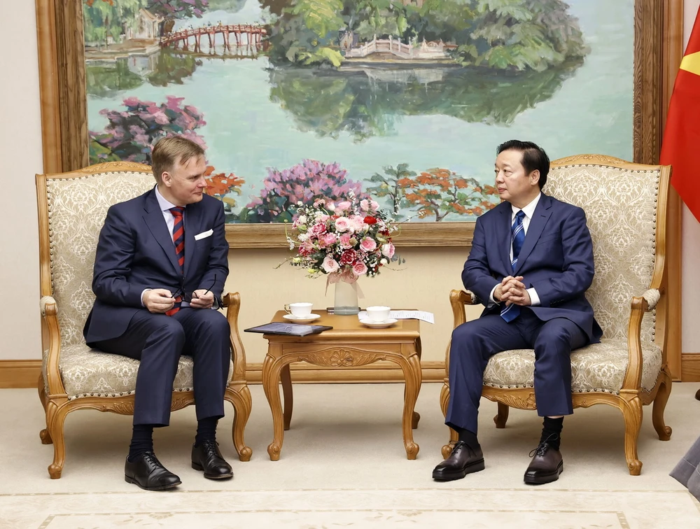 Le vice-Premier ministre Tran Hong Ha a reçu M. Keith Svendsen, PDG mondial d'APM Terminals. (Photo : Van Diep/VNA)