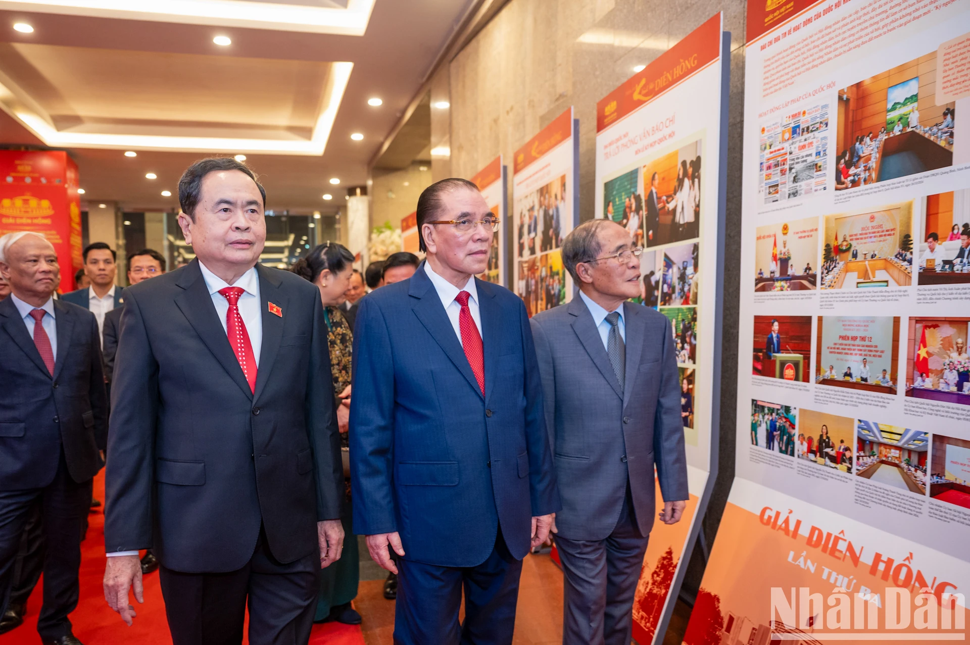 [Foto] El presidente de la Asamblea Nacional, Tran Thanh Man, asiste a la tercera ceremonia de entrega de premios Dien Hong. Foto 1