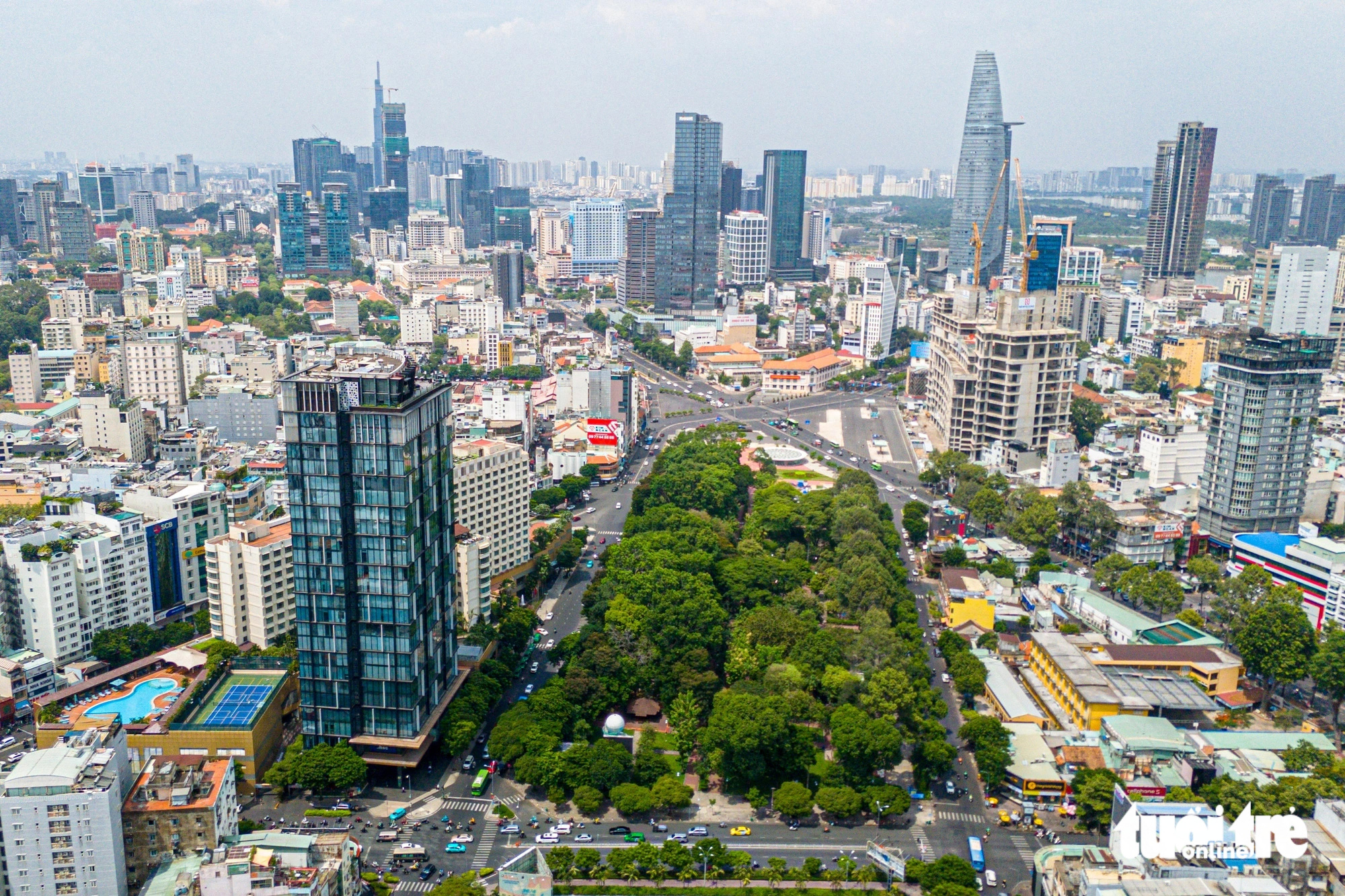 Công viên 23-9 nằm giữa hai con đường Lê Lai và Phạm Ngũ Lão, trải dài từ công trường Quách Thị Trang đến đường Nguyễn Trãi. Công viên gồm 3 khu và bị ngăn cách nhau bởi đường Nguyễn Thị Nghĩa. Với lợi thế khuôn viên rộng cùng nhiều cây xanh, do đó công viên 23-9 trở thành nơi lý tưởng để mọi người chạy bộ, luyện tập thể dục thể thao