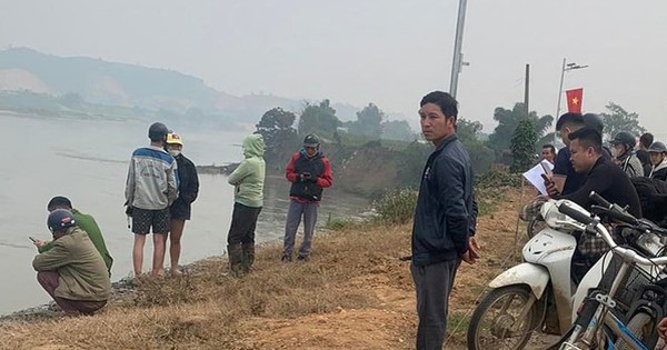 어선 전복으로 아내 사망, 남편 실종