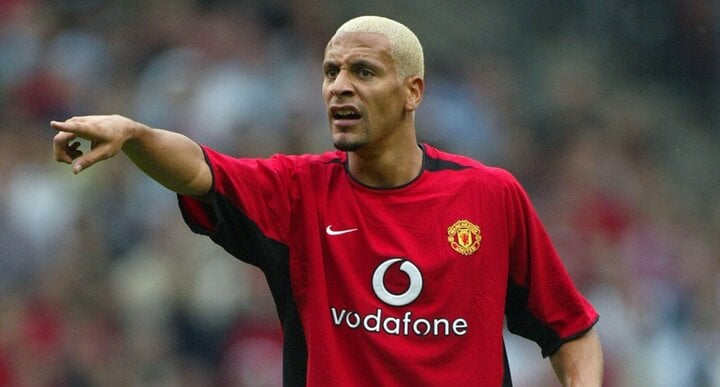 3. Rio Ferdinand: នៅខែកញ្ញា ឆ្នាំ 2003 Rio Ferdinand បានបដិសេធការធ្វើតេស្តសារធាតុញៀន ហើយត្រូវបានហាមឃាត់រយៈពេល 8 ខែ។ ខ្សែបម្រើសញ្ជាតិអង់គ្លេសបានស្នើសុំសំណាកធ្វើតេស្តបន្ថែម ប៉ុន្តែវាយឺតពេលហើយ។ បន្ថែមពីលើការព្យួរនេះ Rio ក៏ត្រូវបានពិន័យជាប្រាក់ £50,000 ផងដែរ។