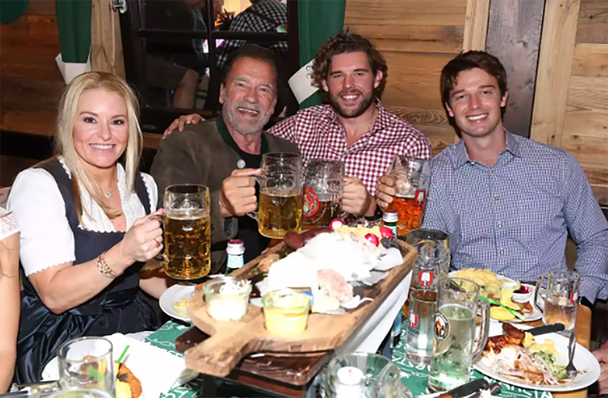 'Kẻ hủy diệt' Arnold Schwarzenegger hạnh phúc bên bạn gái Heather Milligan kém 27 tuổi - Ảnh 3.
