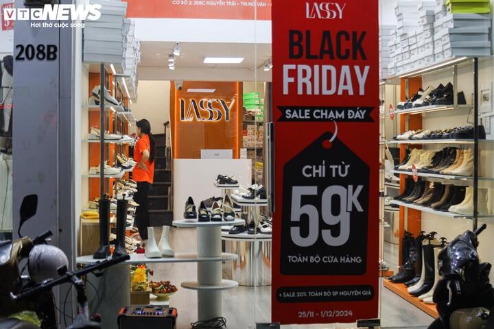 Kunden drängen sich nicht mehr, um am Black Friday Waren zu kaufen, Geschäfte brechen nicht mehr zusammen - 14