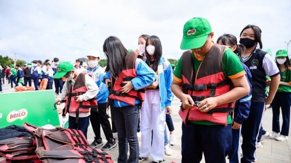 学生に水泳、ダイビング、​​溺水防止の知識を身につけさせる