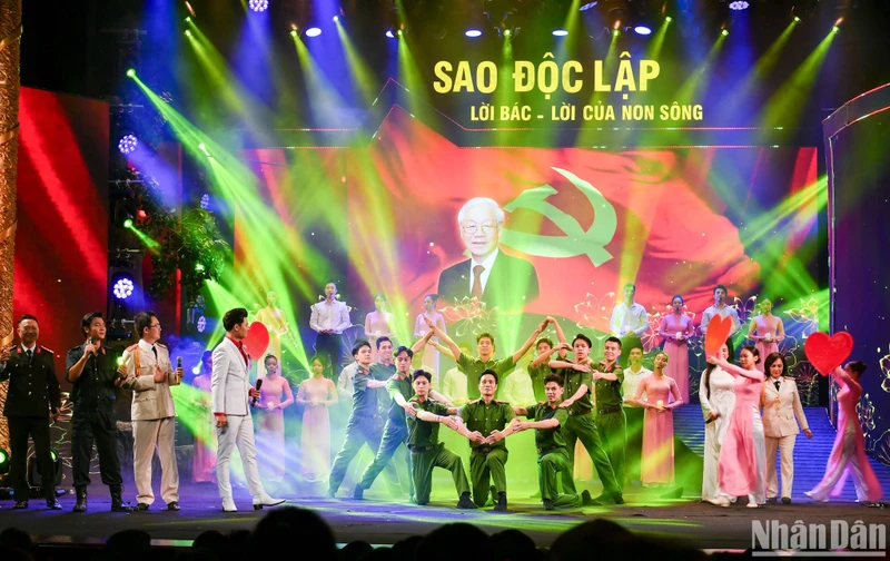 កម្មវិធីសិល្បៈនយោបាយ Sao Doc Lap ឆ្នាំ 2024៖ ស្ងប់ស្ងាត់ និងរំជួលចិត្ត