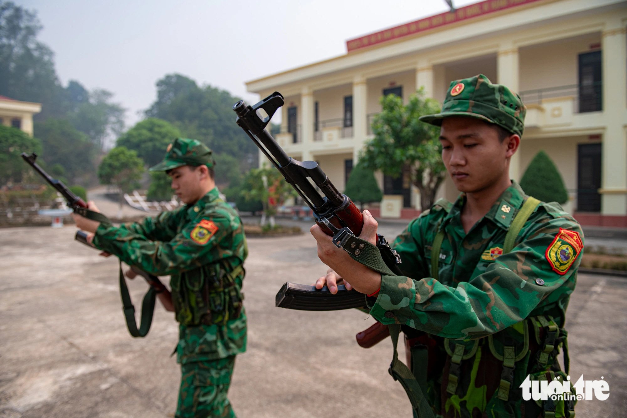 Kiểm tra quân, tư trang trước khi tuần tra