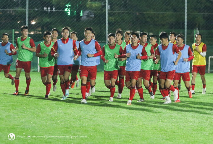 Erste Trainingseinheit des vietnamesischen Teams in Korea.