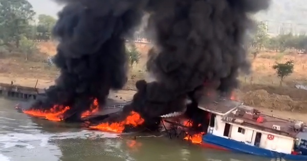 Oil tanker suddenly exploded and caught fire, 3 people injured