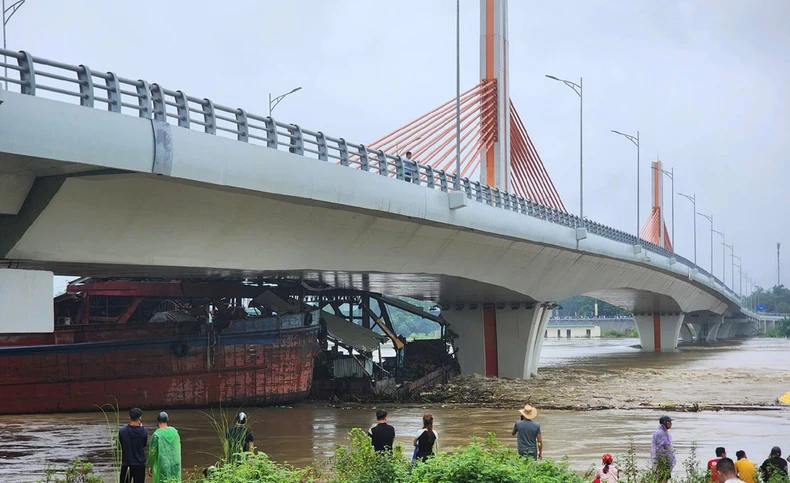 Die Überschwemmungen des Thao-Flusses überschreiten das historische Niveau, steigende Wasserstände des Roten Flusses wirken sich auf einige Gebiete in Hanoi aus, Foto 12