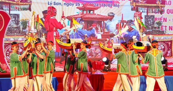 October experience "Sea and islands in the hearts of the people" at the Vietnam National Village for Ethnic Culture and Tourism