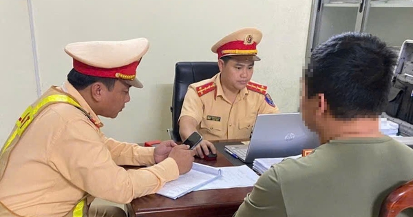 អ្នក​បើក​បរ​ជា​ច្រើន​នាក់​បាន​មក​កាន់​នាយកដ្ឋាន​នគរបាល​ចរាចរណ៍​ដើម្បី​សារភាព​ថា​ពួកគេ​បាន​បំពាន​ច្បាប់​ចរាចរណ៍។