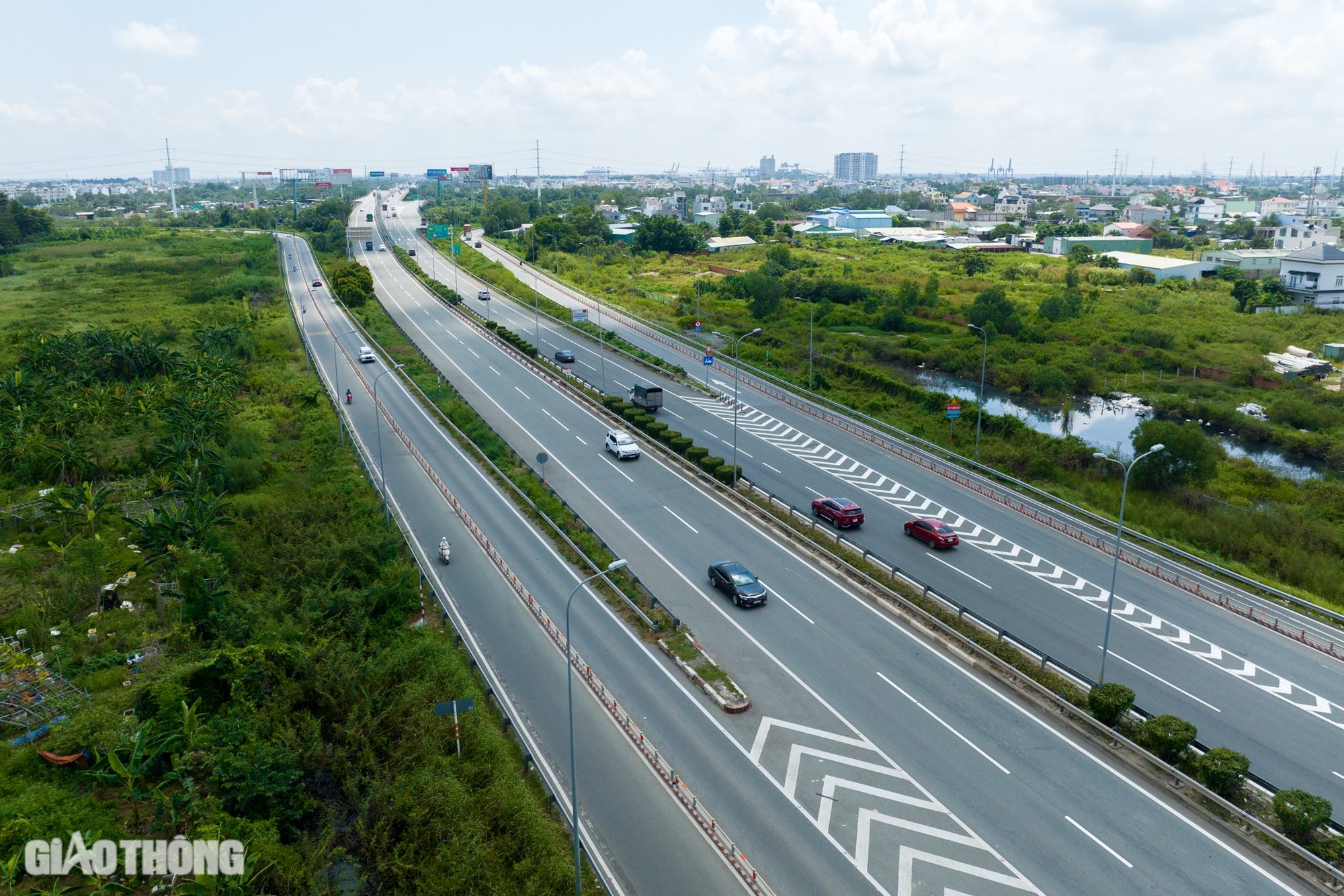 Overview of the Long Thanh expressway, which has just been allocated nearly 1,000 billion for expansion