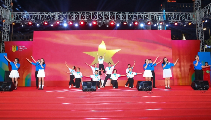 Cultural and Artistic Program 'Vietnamese Youth'