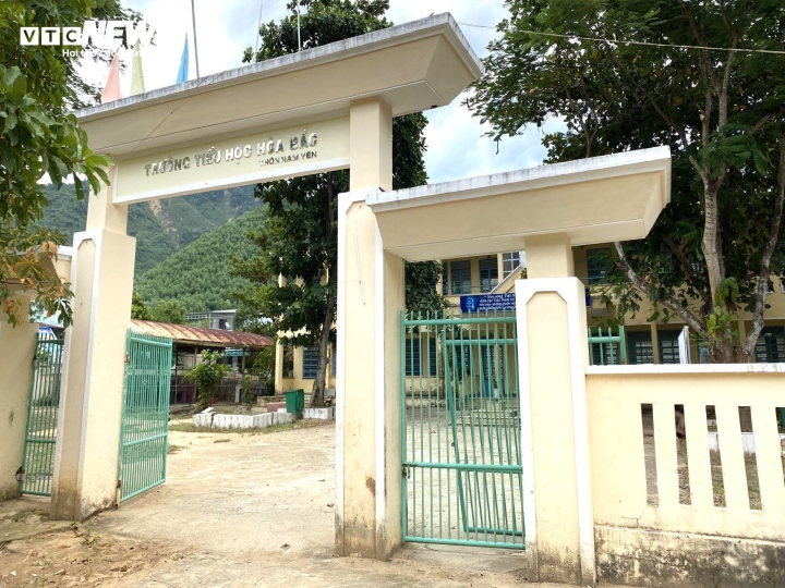 L'ancienne école primaire Hoa Bac est dégradée et ne répond pas aux exigences d'enseignement et d'apprentissage.