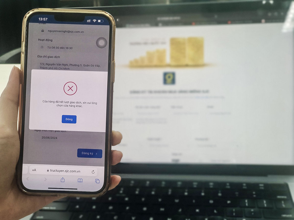 Hệ thống đặt vàng online của Công ty TNHH Vàng bạc đá quý Sài Gòn (SJC) liên tục báo hết lượt giao dịch. Ảnh: Như Quỳnh