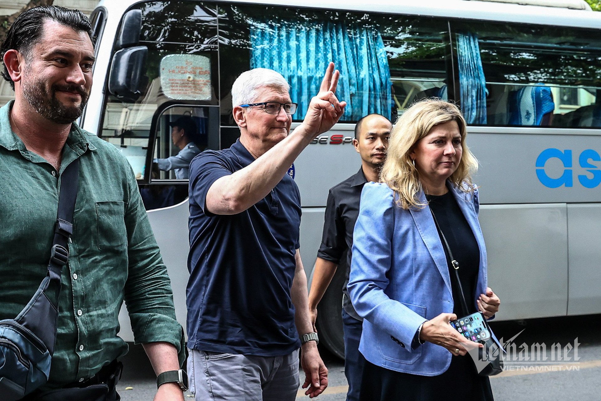 Tim Cook dự định gì khi sang Việt Nam?