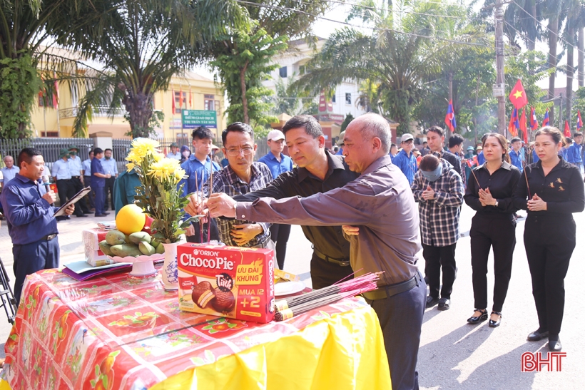 Ha Tinh people moved to welcome martyrs' remains back to their homeland