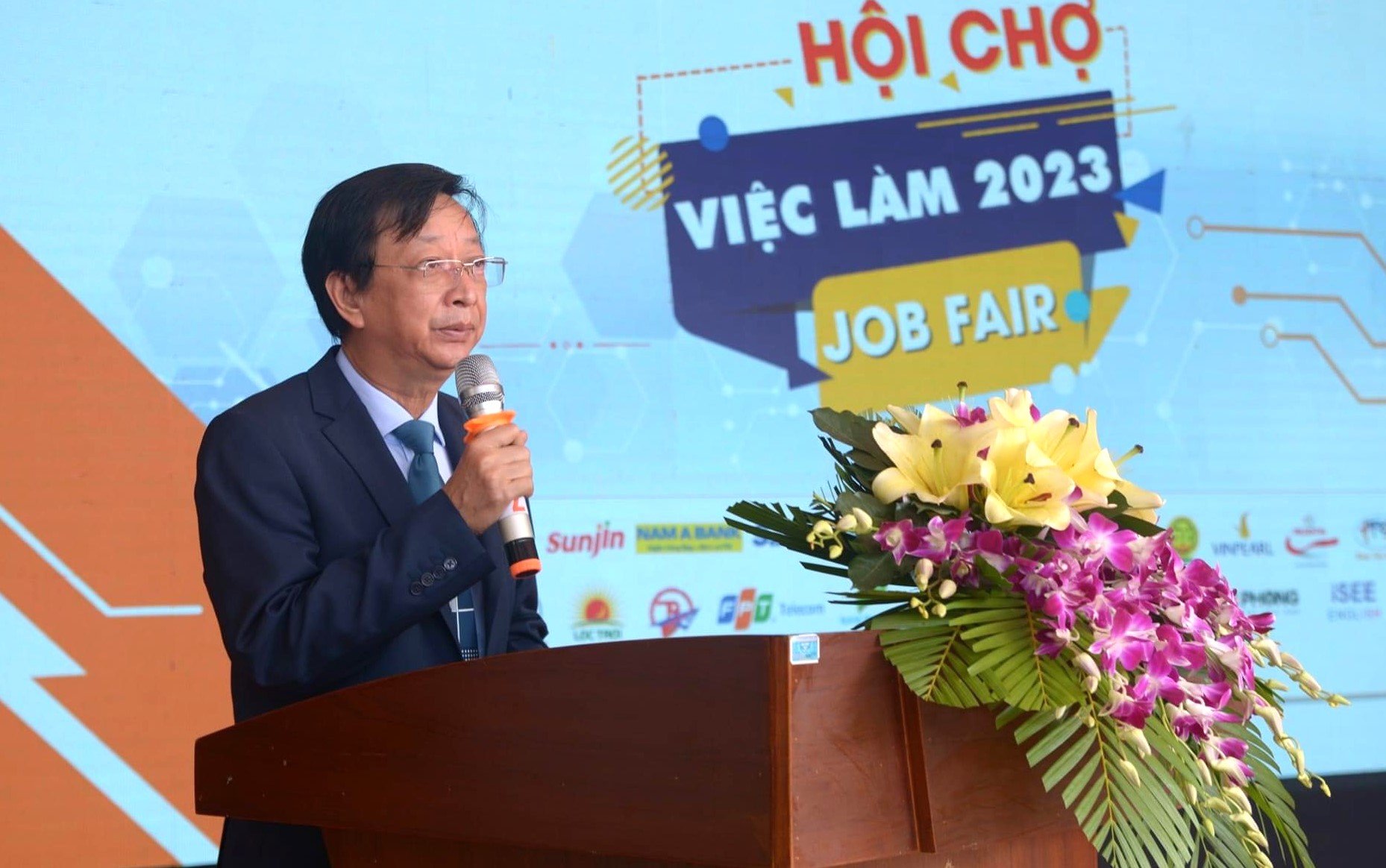 Hội chợ việc làm Trường Đại học An Giang tuyển gần 1.000 vị trí việc làm - Ảnh 1.