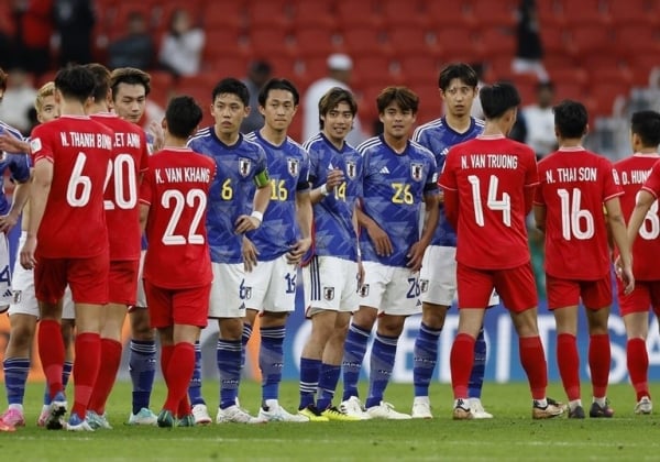 Japanese team players give special compliments to Vietnam team