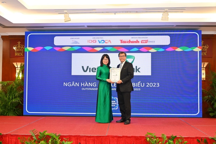 Vietcombank được trao 3 giải thưởng quan trọng về ngành bán lẻ - 1