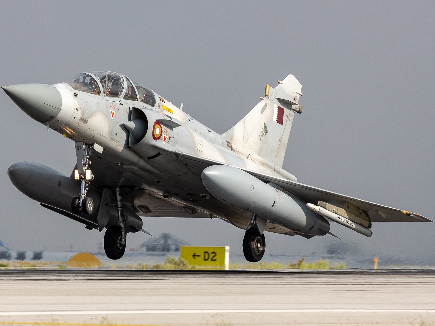 Vì sao Indonesia khẩn cấp mua 12 chiếc tiêm kích Mirage 2000-5? - Ảnh 1.