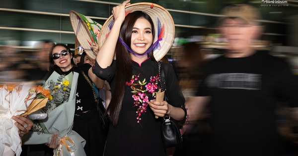 Les reines de beauté thaïlandaises et leurs dauphines portent des chapeaux coniques et des ao dai au Vietnam