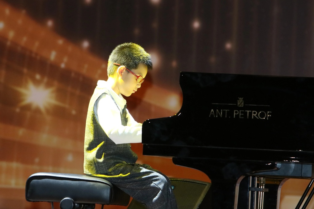 Nhiều thí sinh nhí đạt giải cuộc thi tìm kiếm tài năng Piano Việt Nam - 1