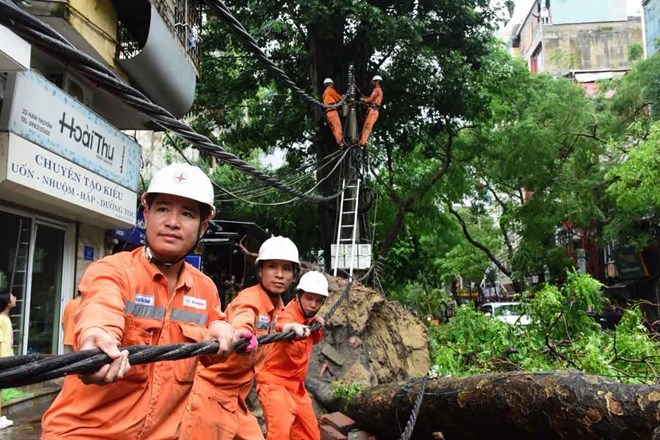 EVNHANOI augmente ses ressources humaines pour gérer les incidents après la tempête n° 3