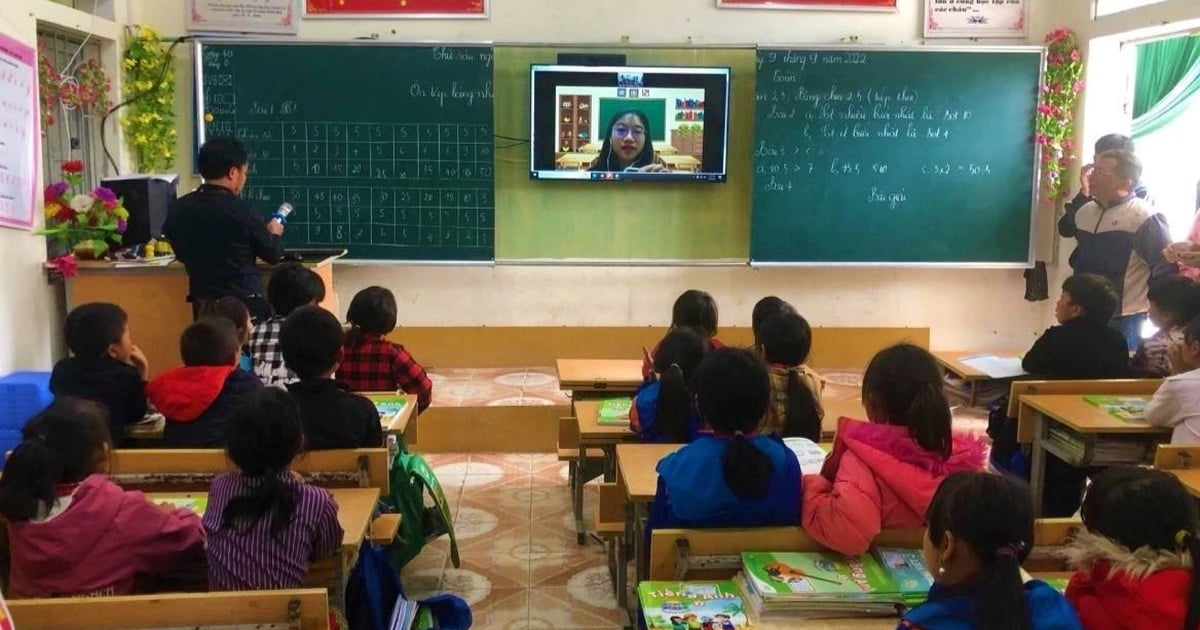 Los estudiantes vietnamitas aprenden inglés como "los jugadores de fútbol aprenden a jugar al fútbol a través de la televisión"