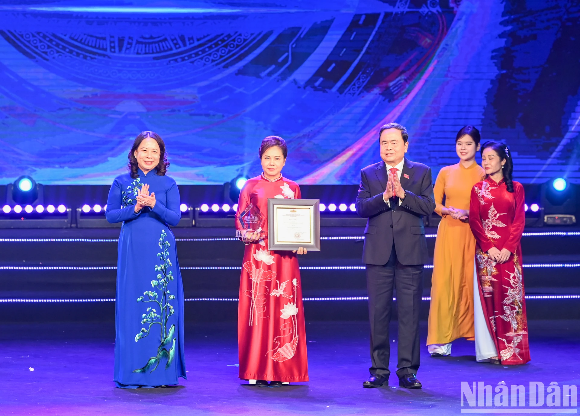 [Photo] National Assembly Chairman Tran Thanh Man attends the 3rd Dien Hong Award Ceremony photo 10