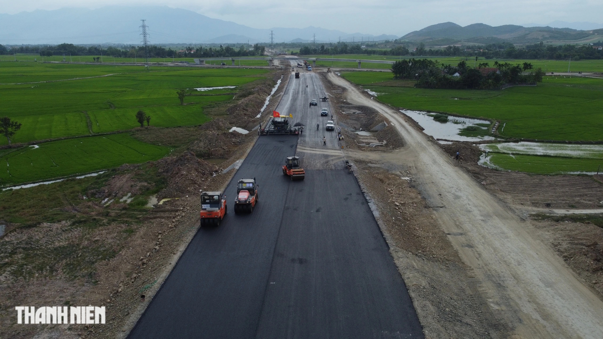 Hối hả thi công cao tốc Vân Phong - Nha Trang những ngày cận tết- Ảnh 7.