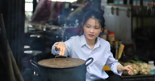 Vừa đi học vừa chăn trâu, cắt cỏ