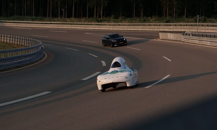 Un coche de hidrógeno recorre casi 2.500 km sin repostar