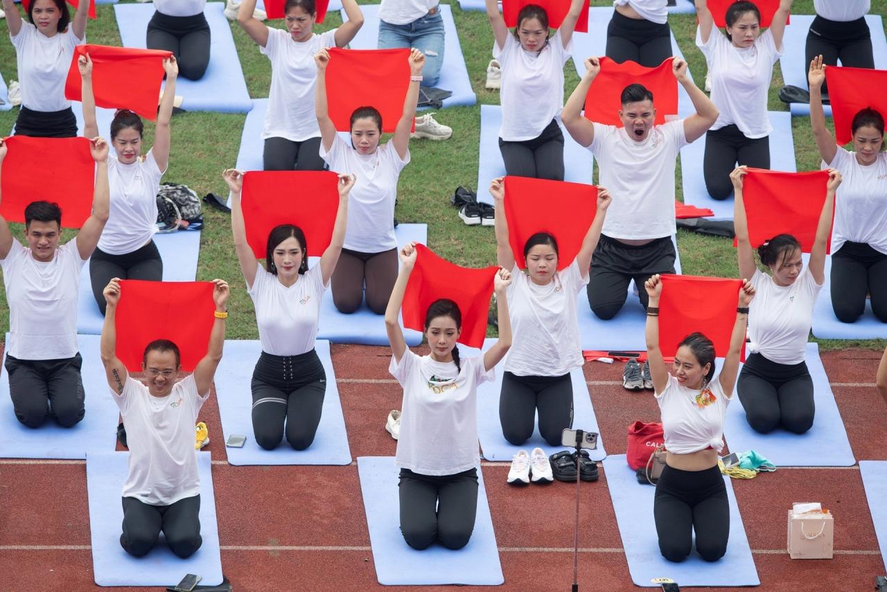 Dàn hoa hậu, á hậu khoe dáng xinh tươi tại Ngày hội yoga Dân trí - 16