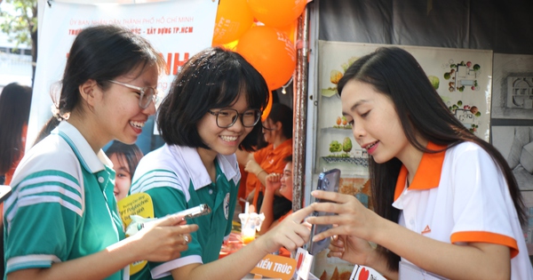 Studenten in Ho-Chi-Minh-Stadt freuen sich auf den Berufsorientierungstag „Erkenne dich selbst“