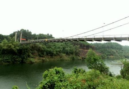 El puente Binh Thanh se ha degradado después de un largo tiempo de uso.